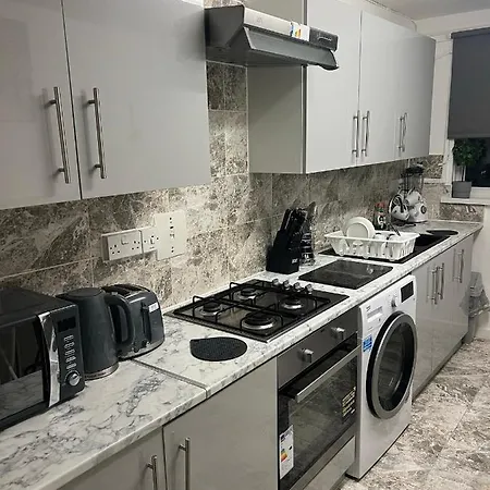 Accu Care Apartment Лондон Экстерьер фото