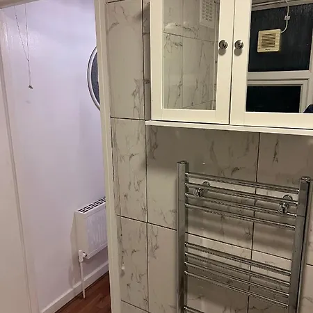 Accu Care Apartment Лондон Экстерьер фото