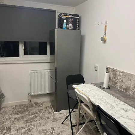 Accu Care Apartment Лондон Экстерьер фото